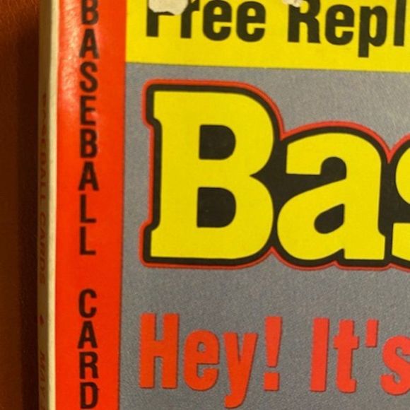 Baseball Card Magazine from May 1992 featuring Bo Jackson of Chicago - Picture 3 of 7